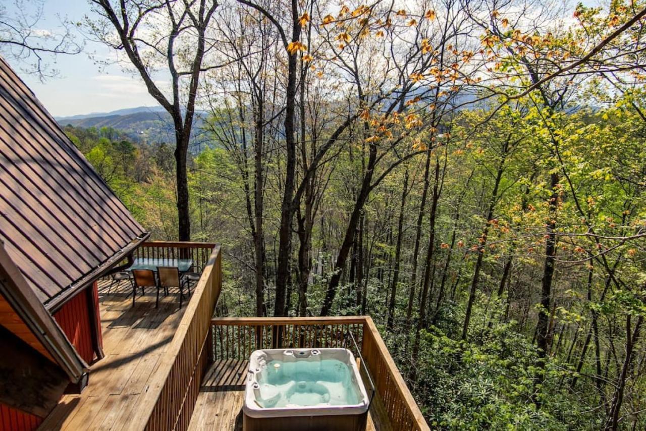 Bear View Chalet With Hot Tub And Near Ober Gatlinburg Exterior photo