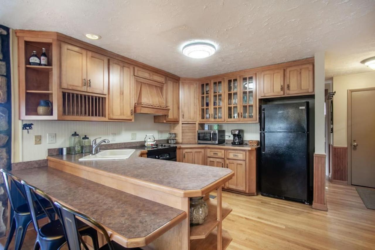 Bear View Chalet With Hot Tub And Near Ober Gatlinburg Exterior photo
