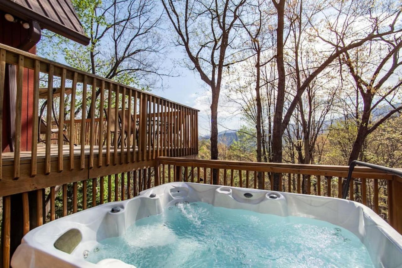 Bear View Chalet With Hot Tub And Near Ober Gatlinburg Exterior photo