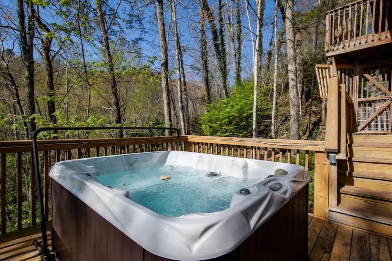 Bear View Chalet With Hot Tub And Near Ober Gatlinburg Exterior photo